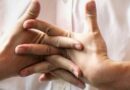 ¿Te truenas los dedos habitualmente? Descubre si esta práctica puede poner en riesgo tu salud a largo plazo
