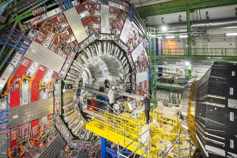 interior del detector CMS, uno de los experimentos de física del CERN