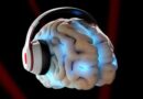 cerebro con audífonos escuchando música