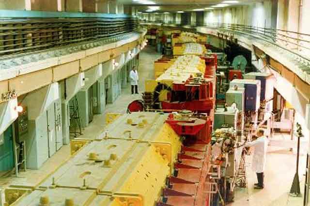 El sincrotrón U-70 fue construido en 1967 en el Instituto de Física de Alta Energía en Protvinó (Rusia)