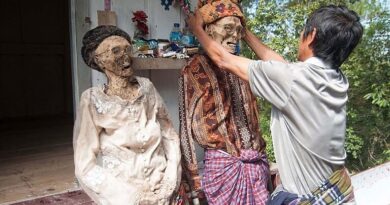 Tradición Toraja de desenterrar sus muertos
