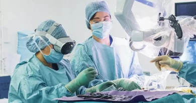 Cirujanos del Reino Unido utilizan gafas Apple Vision Pro para realizar cirugía de columna y el resultado fue un éxito